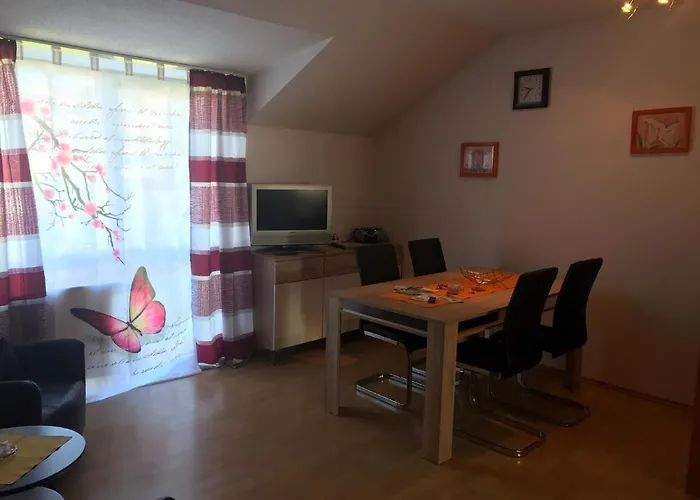 Ferienwohnung Fuer 2 Personen Ca 45 M In Bad Koetzting, Bayern Bayerischer Wald1 Schlafzimmer, 1 Badezimmer, Sat-tv, 1 Sauna, See 3 Km, Skiabfahrt 10 Km, Skilanglauf 10 Km, Gemeinschaftlicher Pool, Top Vermieter 2021, Hund Erlaubt Hotel *